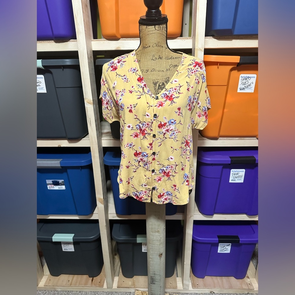 MAURICES🌼Floral Yellow Button-Up Top